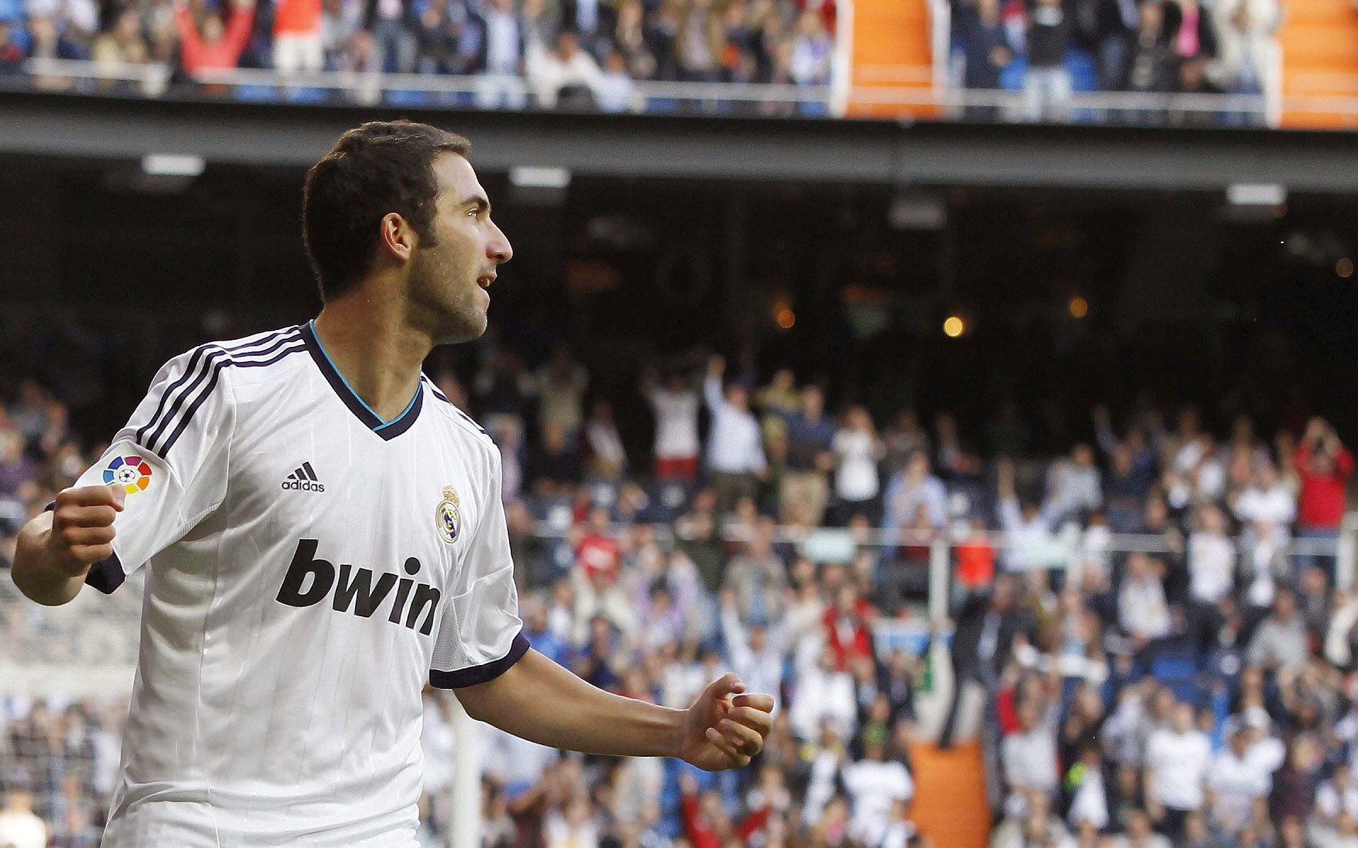 弗朗索瓦·斯图尔特：南非队的中场核心，为攻防转换提供无缝链接